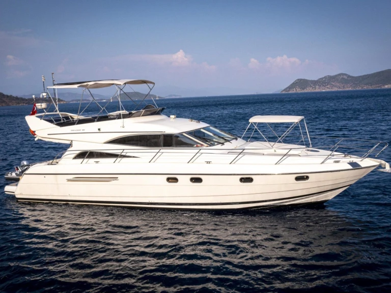 Motorboat to hire Göcek at the best price