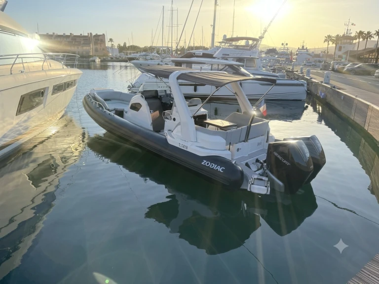 Yacht charter Port Cogolin - Zodiac Medline 9 on SamBoat