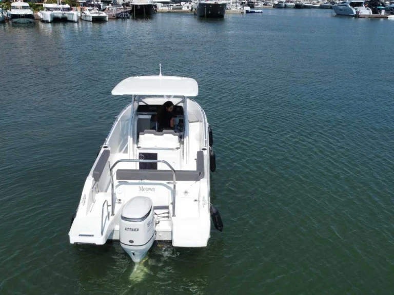 Yacht charter Port Cogolin - Jeanneau Cap Camarat 7.5 CC on SamBoat