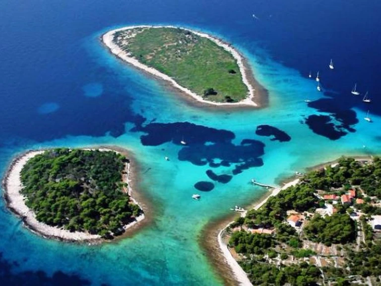 Charter a Jeanneau Cap Camarat 7.5 CC Style in Split on Samboat