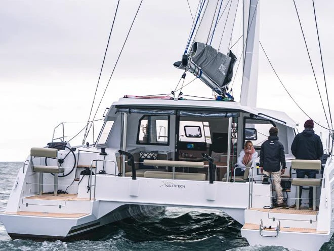 Charter a Nautitech Nautitech 40 Open  in Port-Saint-Louis-du-Rhône on Samboat