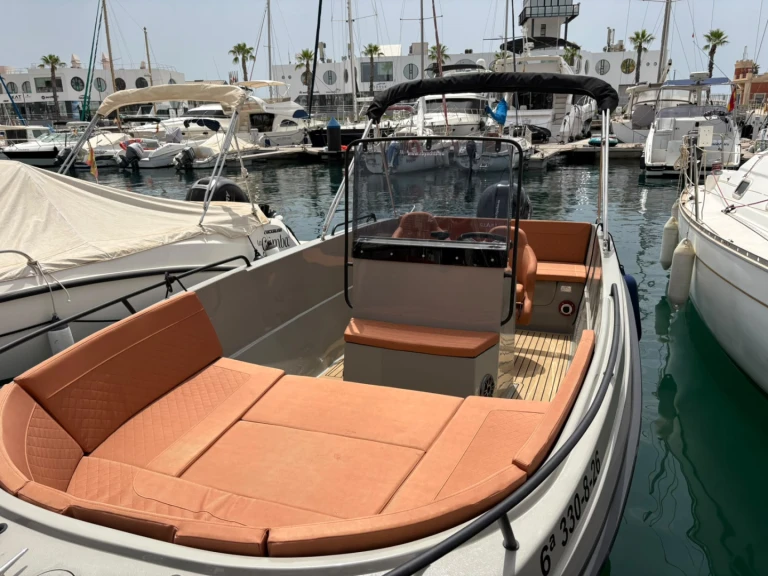 Charter a Giant 600 SPORT in Port of Alicante on Samboat