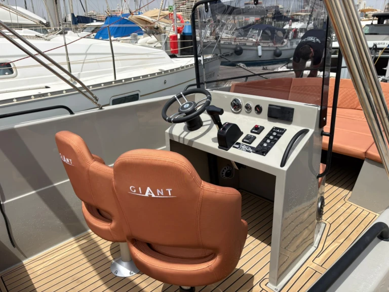 Yacht hire Port of Alicante cheap 600 SPORT