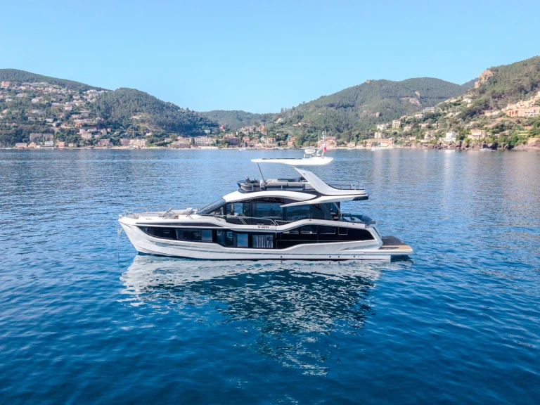 Hire a Gaelon 560 fly Saint-Raphaël
