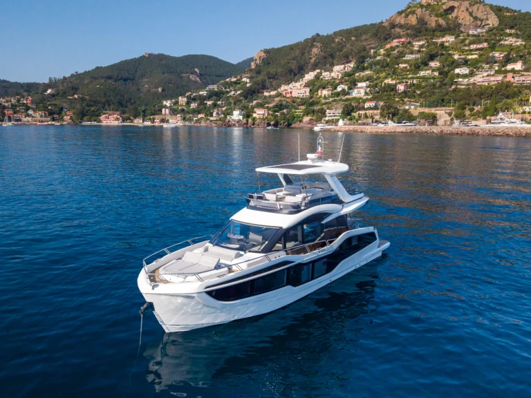 Hire a Gaelon 560 fly Mandelieu-la-Napoule
