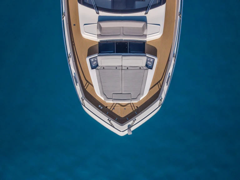 Yacht hire Mandelieu-la-Napoule cheap 560 fly