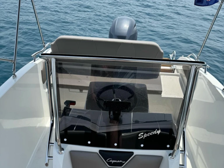 Charter a speedy Cayman 585 in Trogir on Samboat
