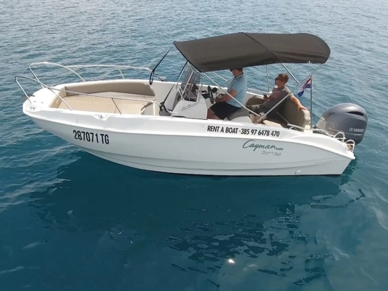 Motorboat hire in Trogir - speedy Cayman 585