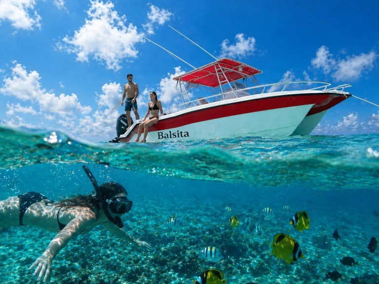 Hire Motorboat Custom Made with a boat licence