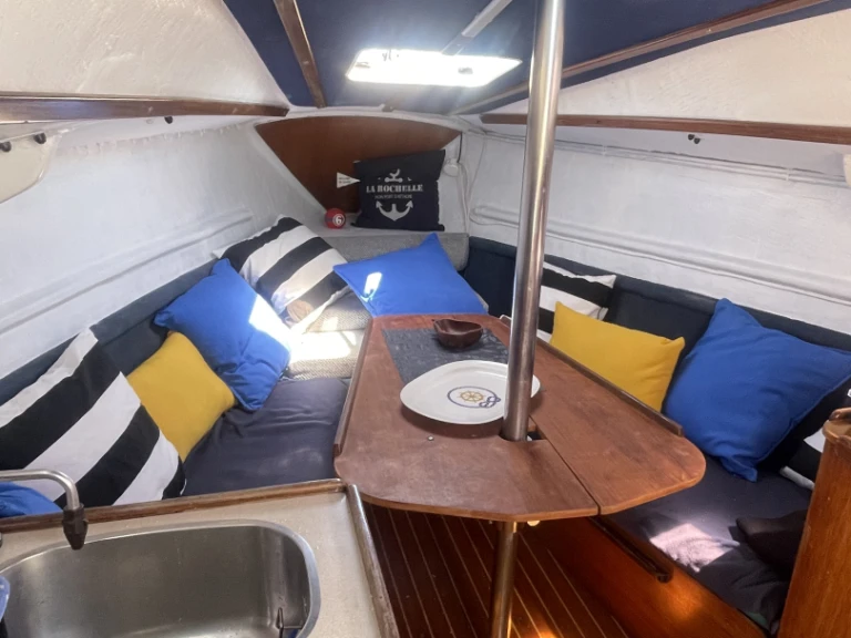 Sailboat to hire La Rochelle at the best price