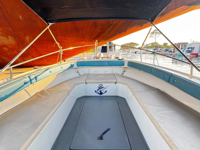 Hire a Nautique Correct Craft Ski Nautique 196 Trogir
