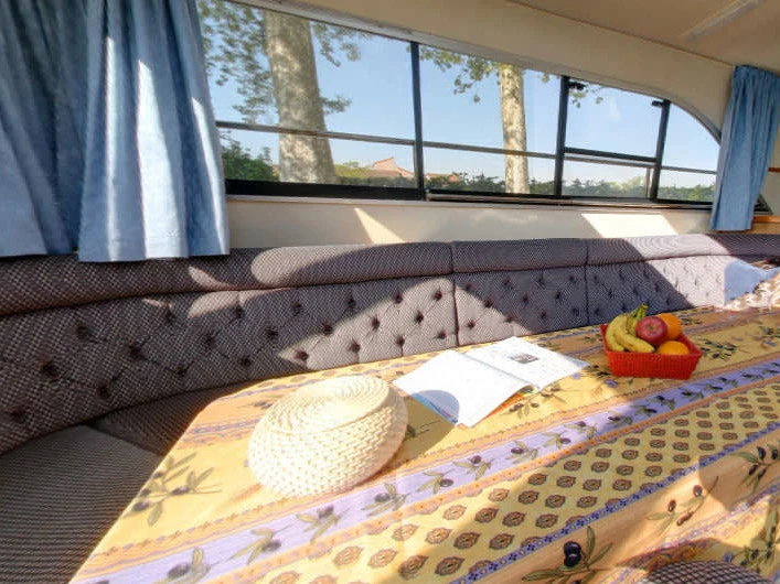Hire a  Grand Classique Homps