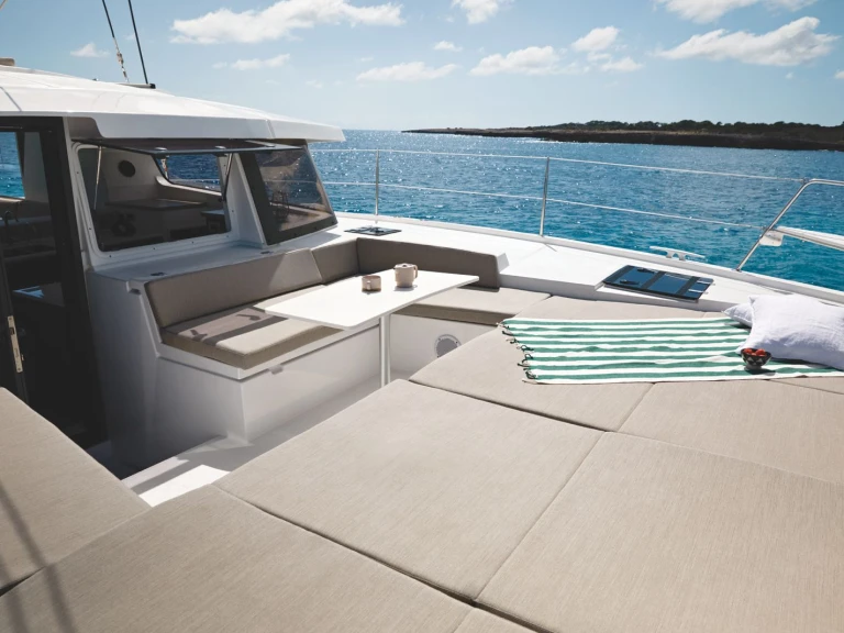 Hire a Bali Bali 4.2 Saint-Mandrier-sur-Mer