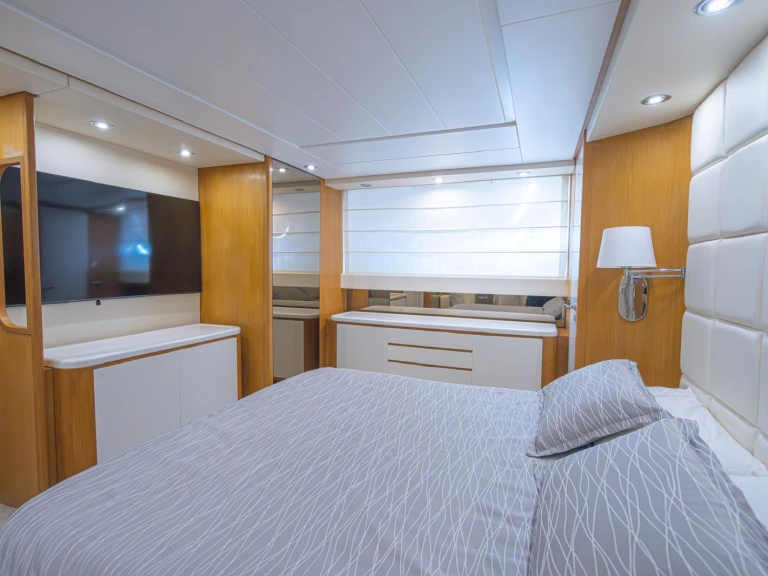 Hire Luxury Yacht with or without skipper Sanlorenzo Capri