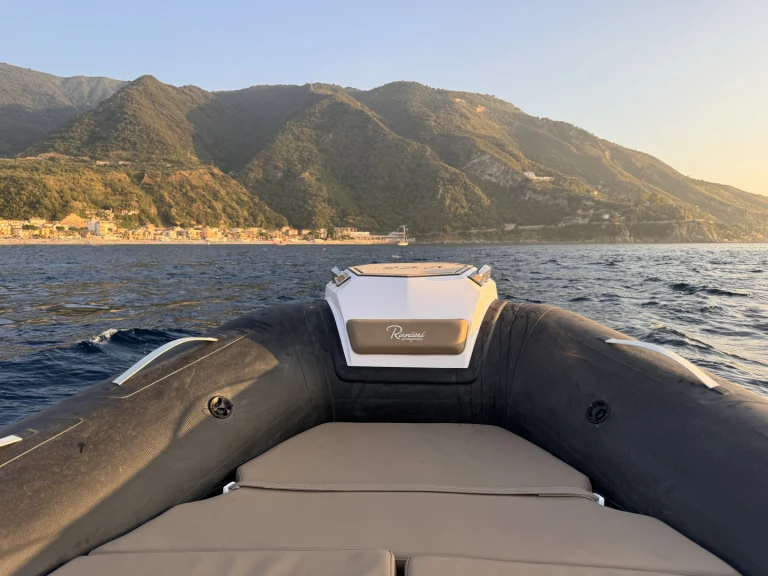 Motorboat hire in Reggio Calabria - Ranieri Ranieri Cayman 28.0 Executive
