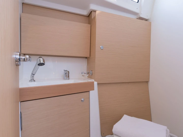 Yacht charter Dubrovnik - Bénéteau Océanis 38.1 Performance on SamBoat
