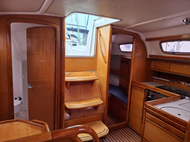 Hire a Bavaria Bavaria 33 Cruiser Trogir