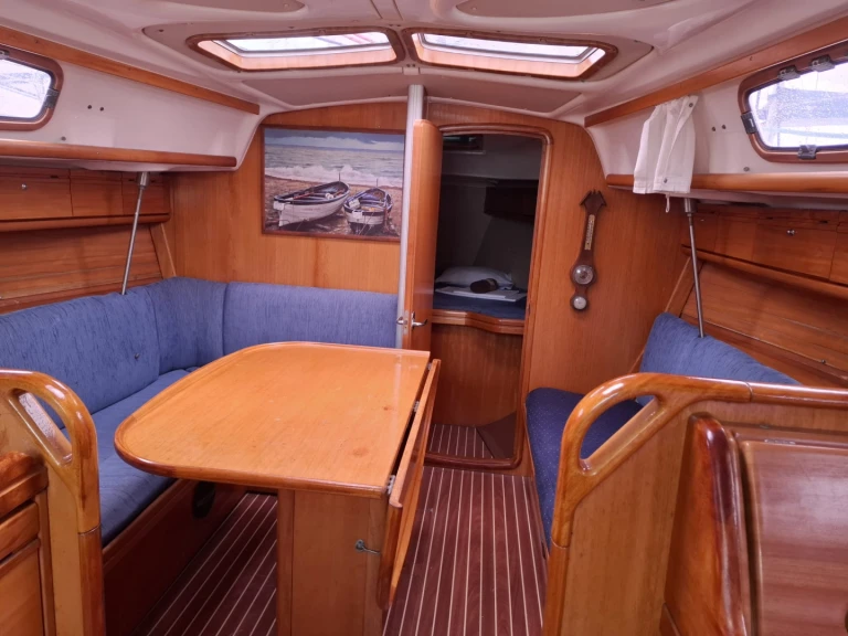 Yacht hire Trogir cheap Bavaria 33 Cruiser