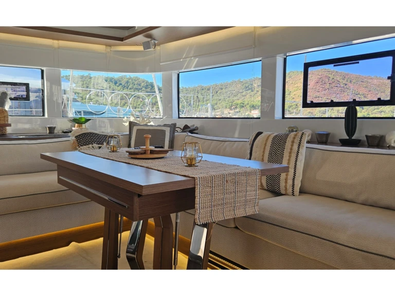 Hire Catamaran Lagoon with a boat licence