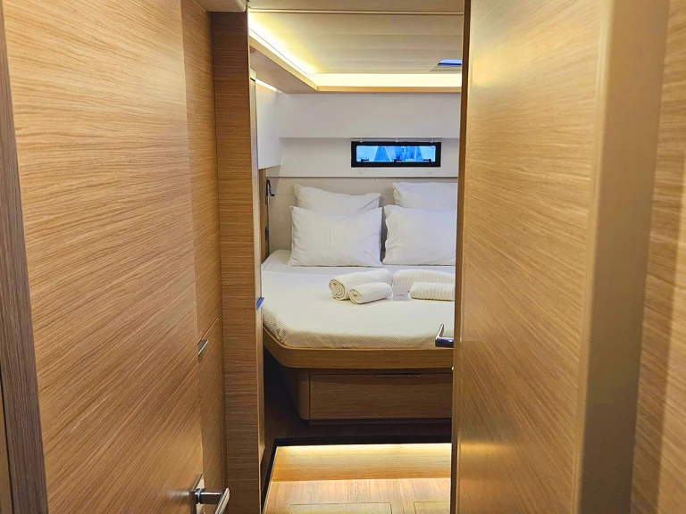Hire Catamaran Lagoon with a boat licence