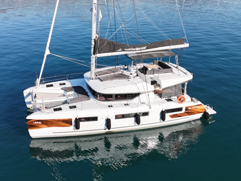 Catamaran hire in Fethiye - Lagoon Lagoon 51