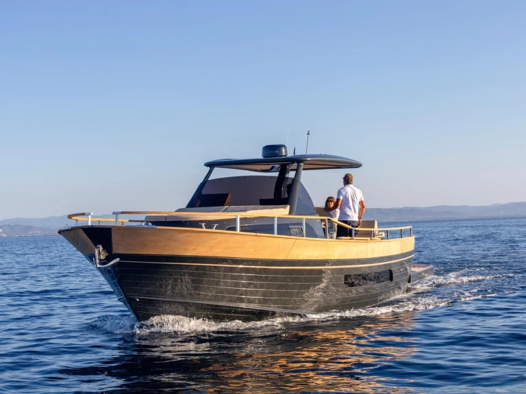 Hire Motorboat NAUTICA ESPOSITO STANISLAO with a boat licence