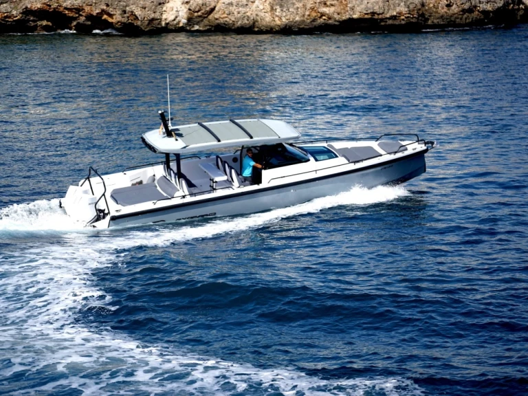 Hire Motorboat Axopar with a boat licence