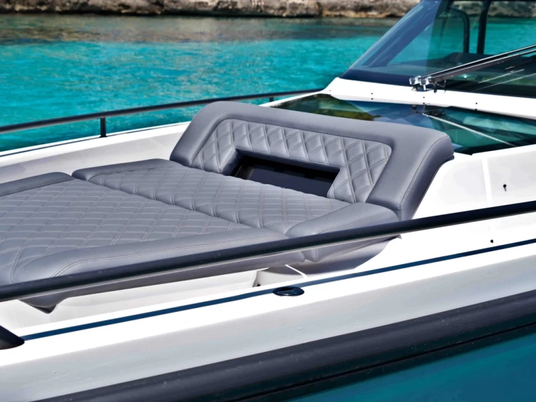 Motorboat to hire Port de Cap d'Ail at the best price
