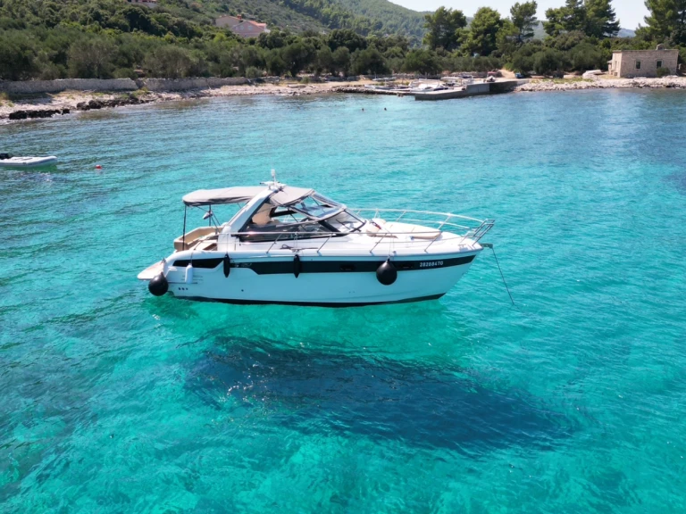 Motorboat hire in Puerto Portals - Bavaria S 30
