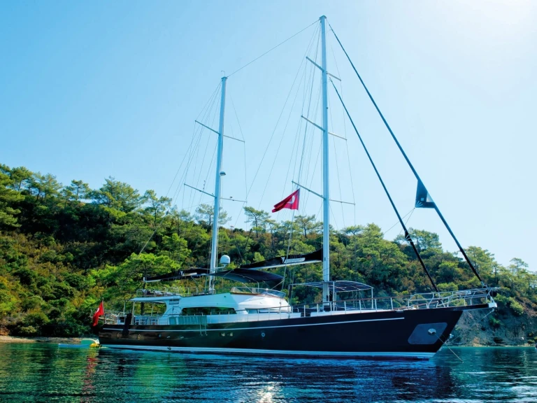 Hire Sailboat Custom Made with a boat licence