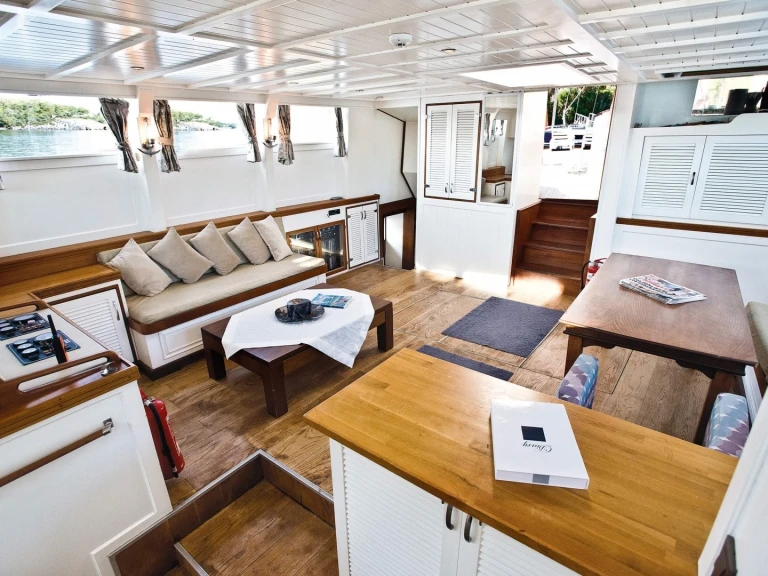 Sailboat to hire Göcek at the best price