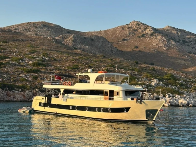 Charter a Custom Made Custom made in Göcek on Samboat