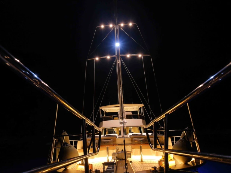 Hire Luxury Yacht Custom Made with a boat licence