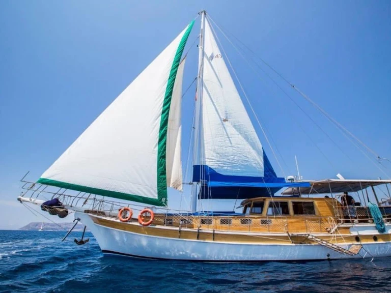 Sailboat to hire Antalya (City) at the best price