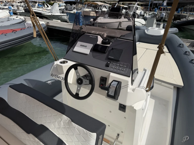 Hire a MAR SEA MAR SEA 180 Porto Pollo