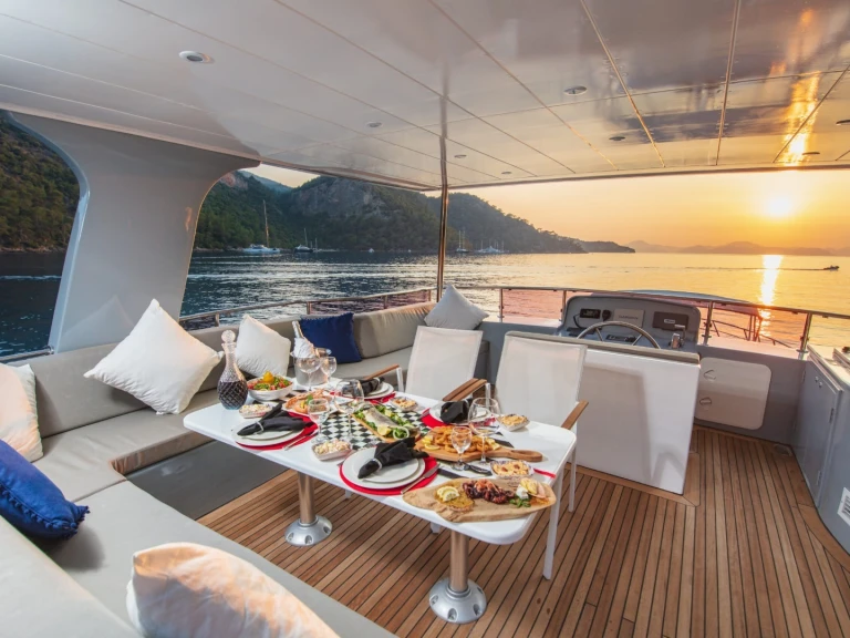 Charter a Custom Made Custom made in Göcek on Samboat