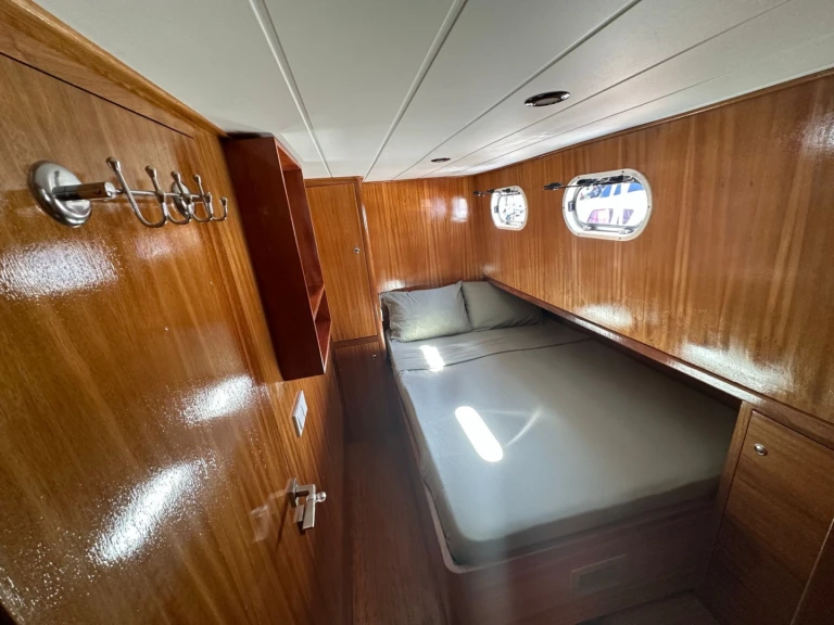 Hire Sailboat Custom Made with a boat licence