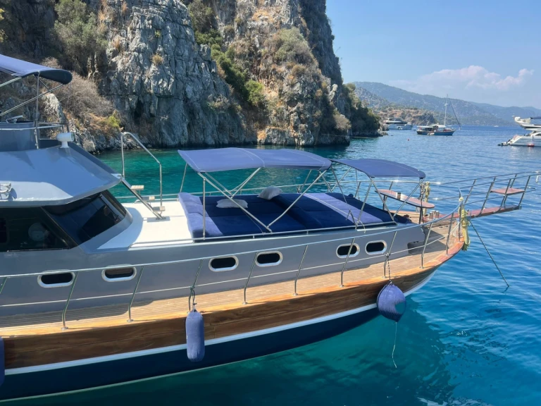 Sailboat to hire Göcek at the best price
