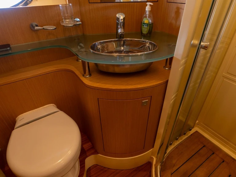 Hire Motorboat Custom Made with a boat licence