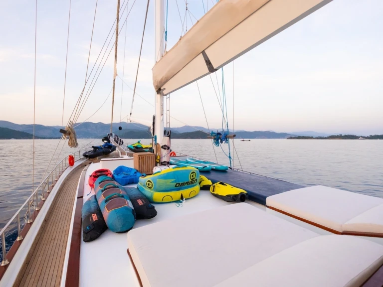Hire Sailboat Custom Made with a boat licence