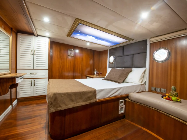 Hire Sailboat Custom Made with a boat licence