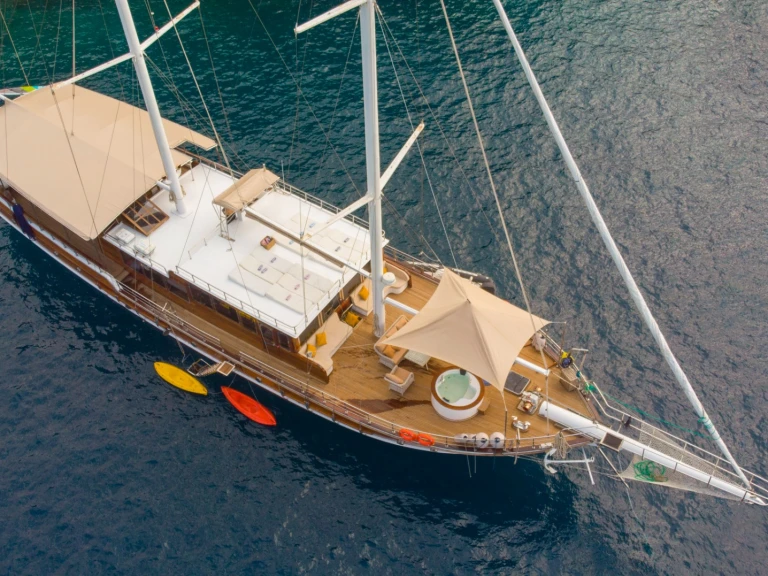 Sailboat to hire Göcek at the best price