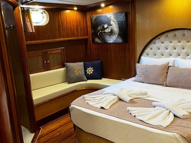 Sailboat to hire Göcek at the best price