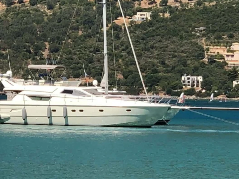 Hire Luxury Yacht Ferretti with a boat licence