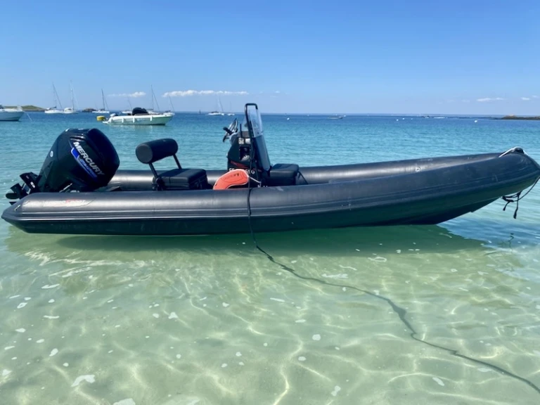 Hydrosport 565 xl charter bareboat or skippered in  La Forêt-Fouesnant