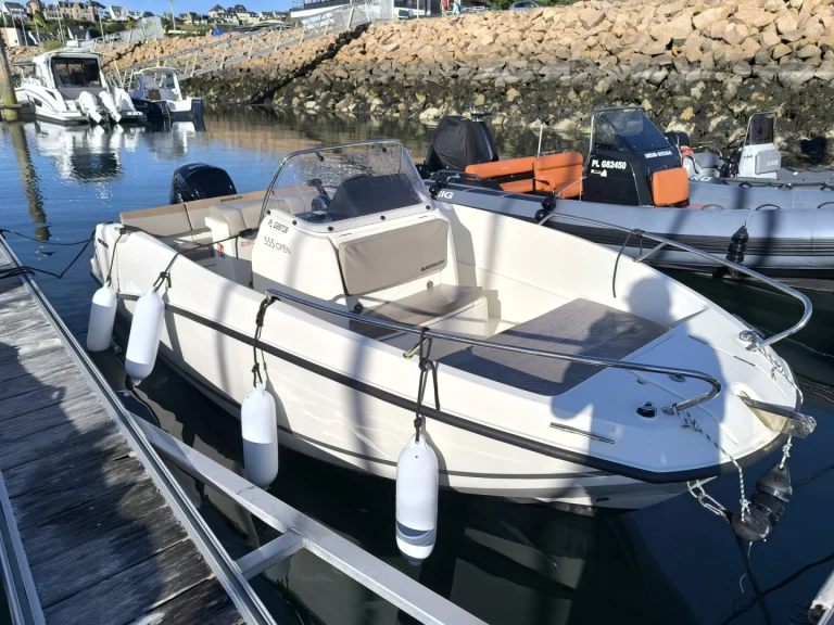 Charter a Quicksilver Activ 555 Open in Trébeurden on Samboat