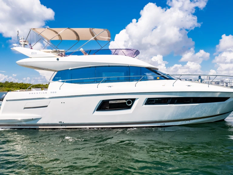Hire Luxury Yacht with or without skipper Prestige Miami Beach