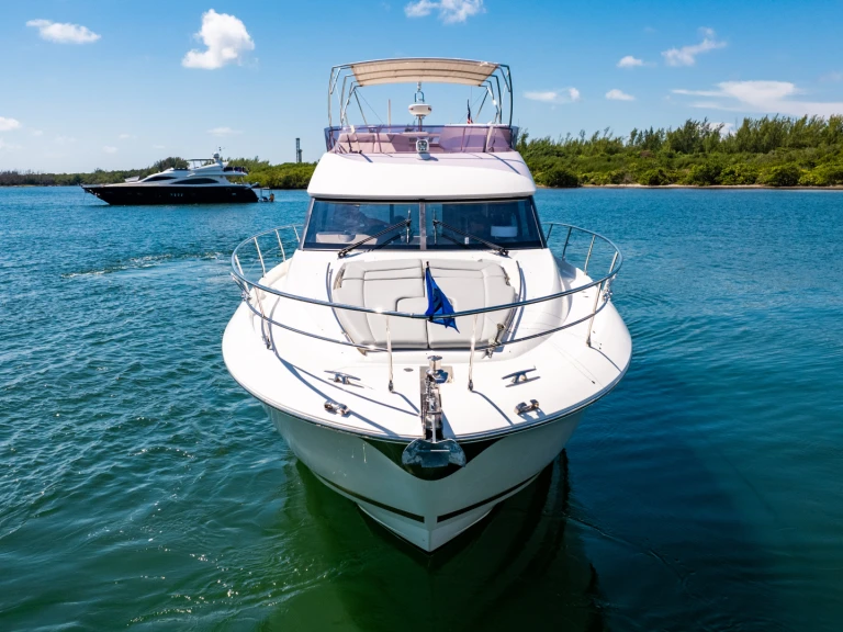 Luxury Yacht to hire Miami Beach at the best price