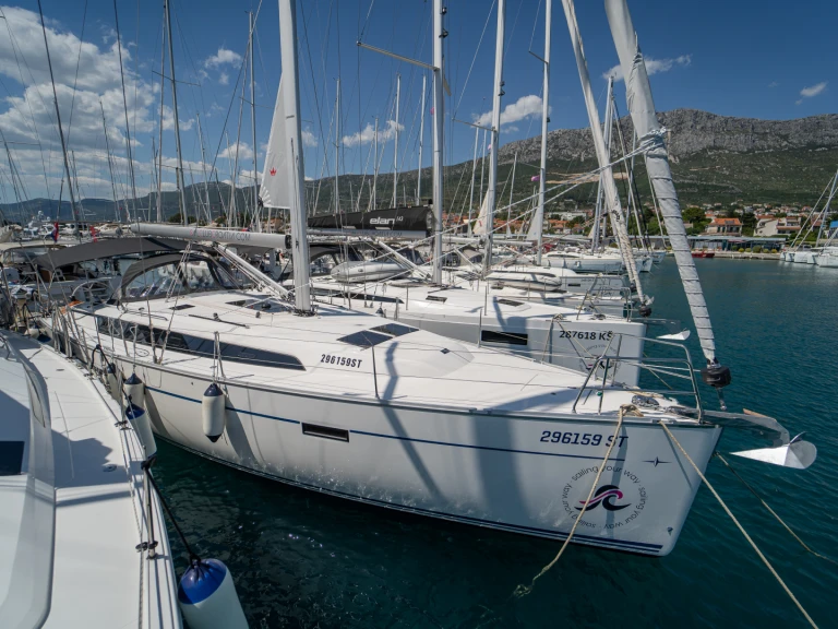 Sailboat hire in Kaštela - Bavaria Cruiser 46