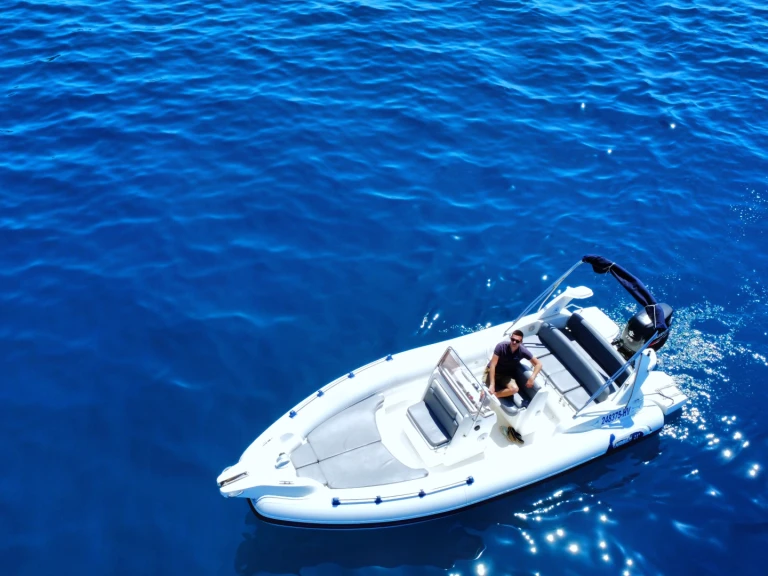 Marlin Boat Marlin Boat 21 charter bareboat or skippered in  Bol